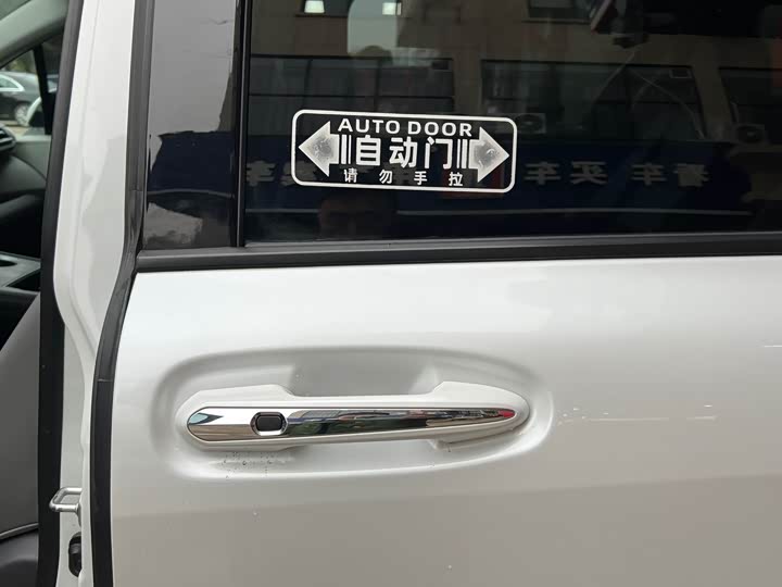 Фото 6 - Toyota Sienna