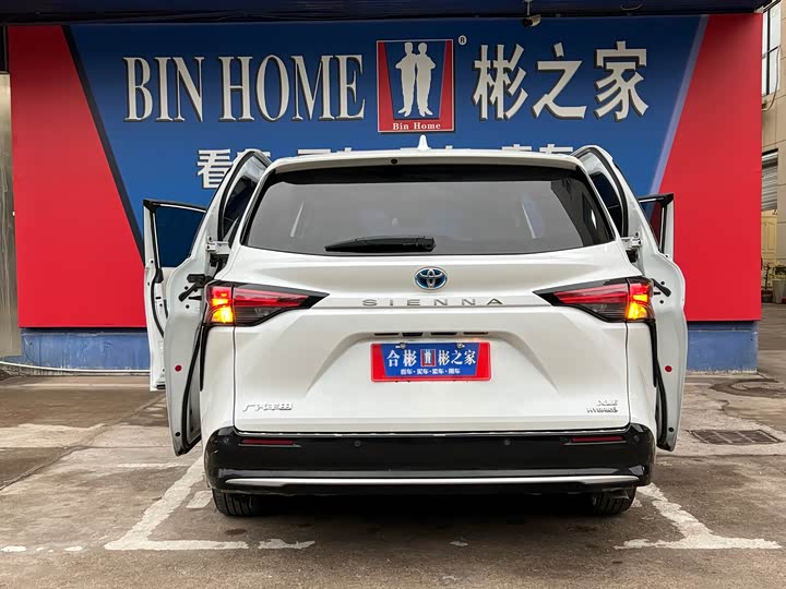 Фото 8 - Toyota Sienna