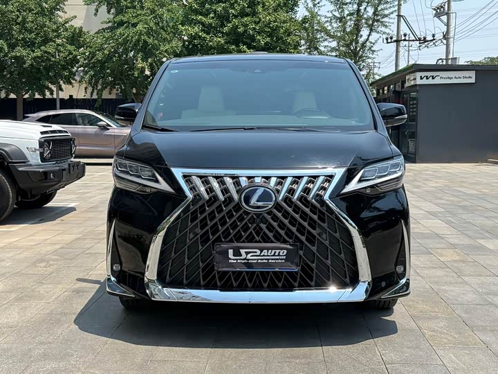 Фото 1 - Lexus LM