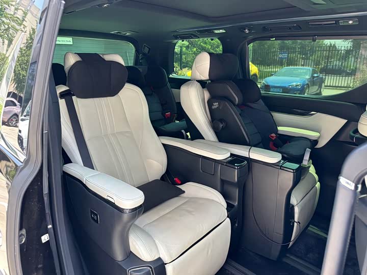 Фото 7 - Lexus LM