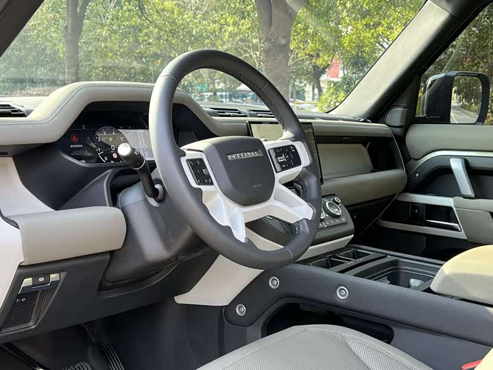 Фото 9 - Land Rover Defender