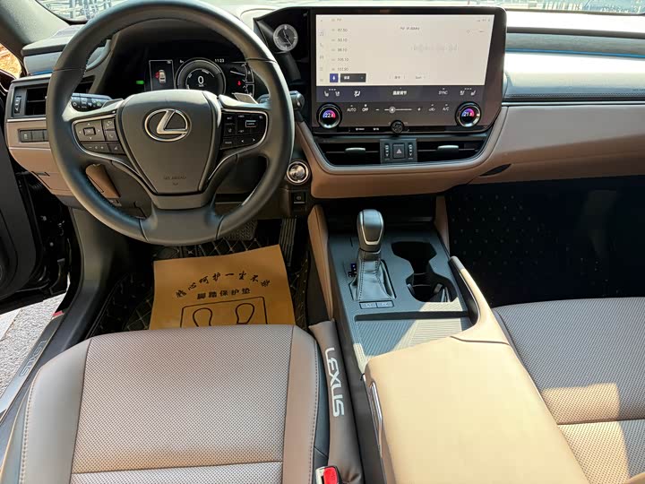 Фото 7 - Lexus ES