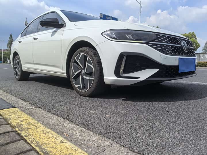 Фото 3 - Volkswagen Lavida