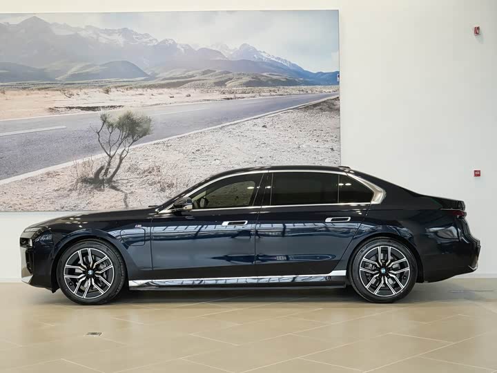 Фото 2 - BMW 7 Series