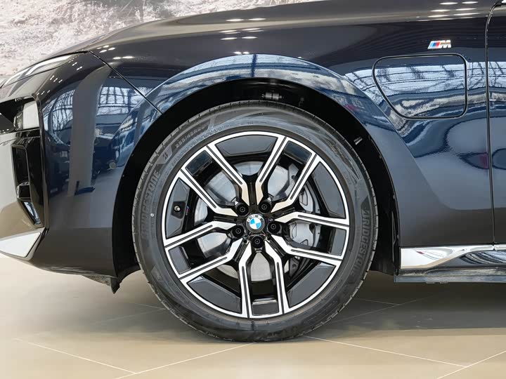 Фото 5 - BMW 7 Series