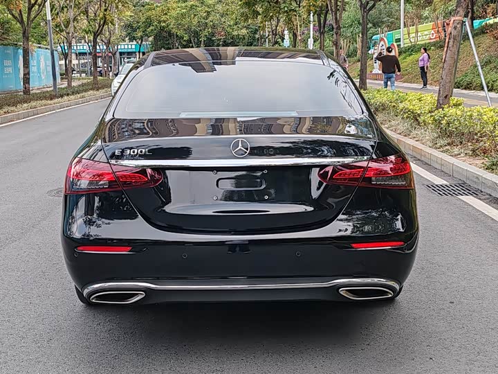 Фото 3 - Mercedes-Benz E-Class