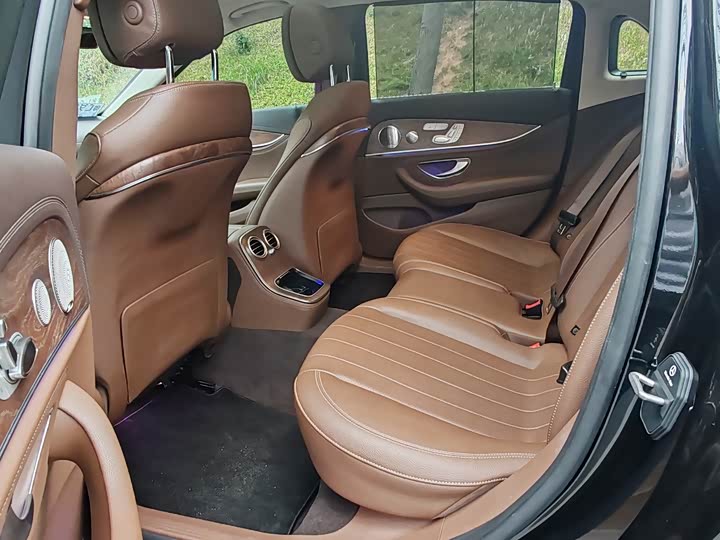 Фото 6 - Mercedes-Benz E-Class