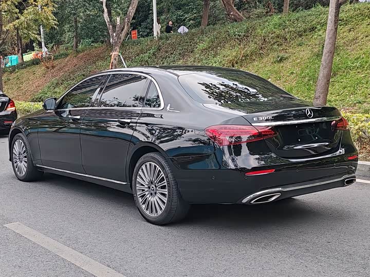 Фото 7 - Mercedes-Benz E-Class