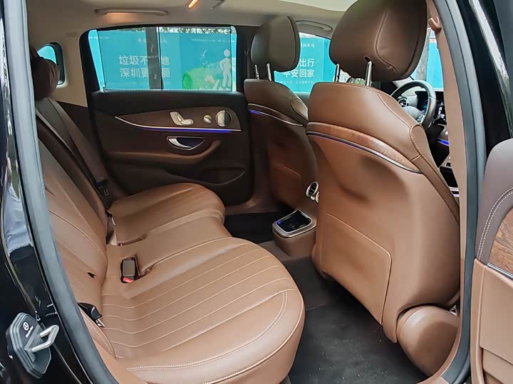 Фото 9 - Mercedes-Benz E-Class