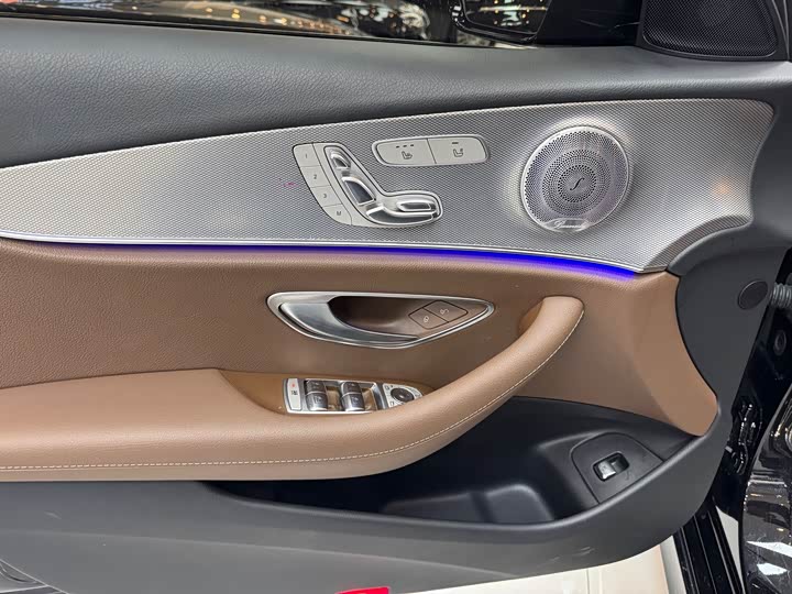 Photo 6 - Mercedes-Benz E-Class