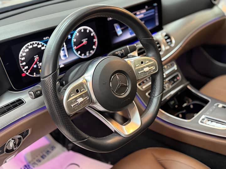 Photo 9 - Mercedes-Benz E-Class