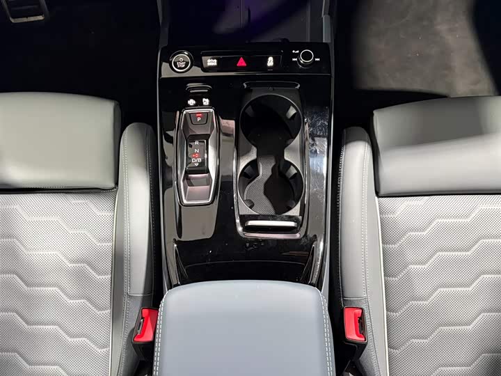 Фото 9 - Audi Q6L e-tron