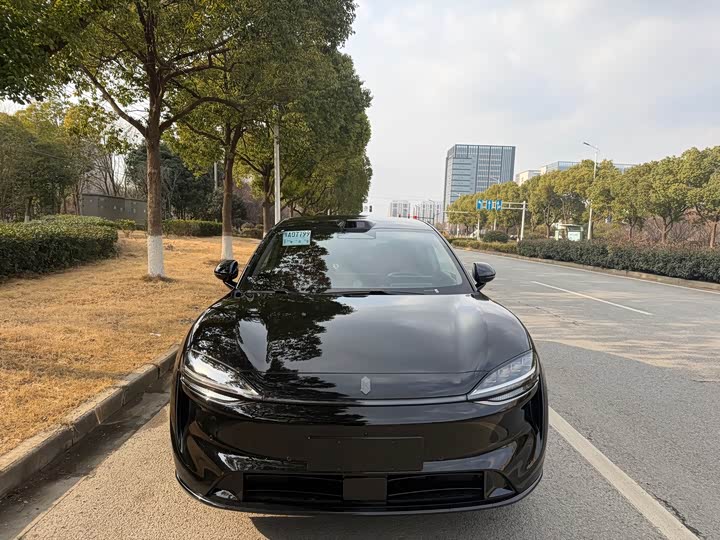 Фото 2 - Luxeed R7