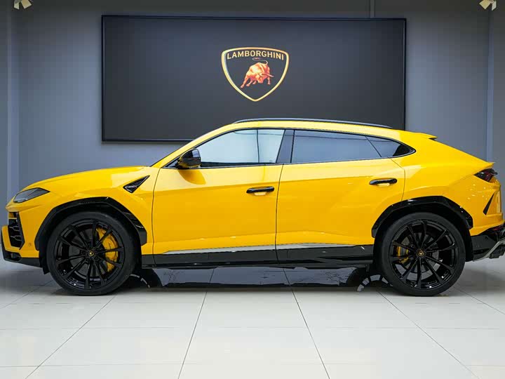 Фото 3 - Lamborghini Urus
