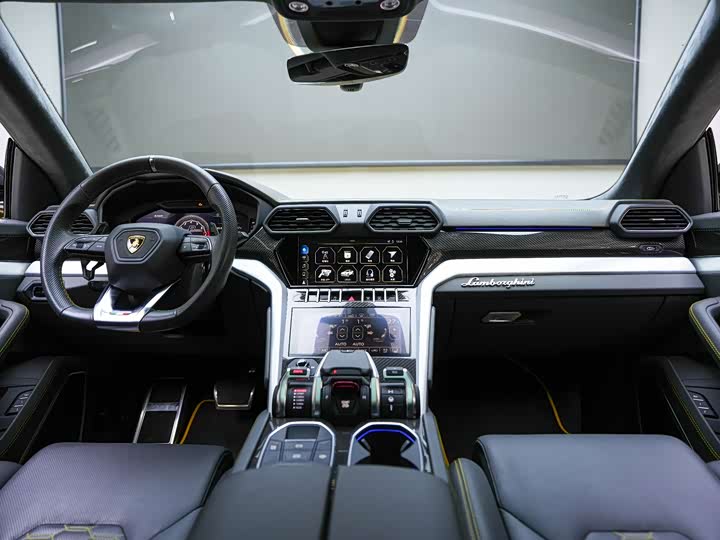 Фото 4 - Lamborghini Urus