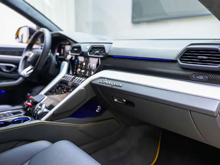 Фото 5 - Lamborghini Urus