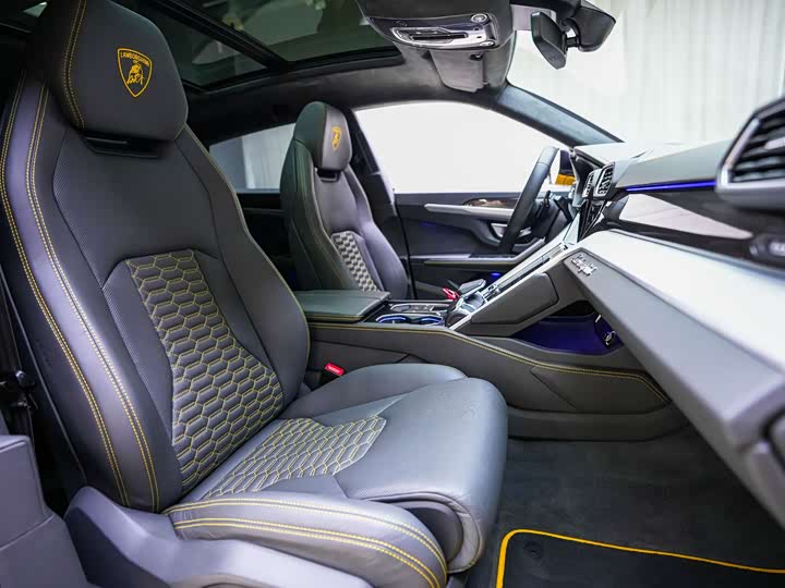 Фото 8 - Lamborghini Urus
