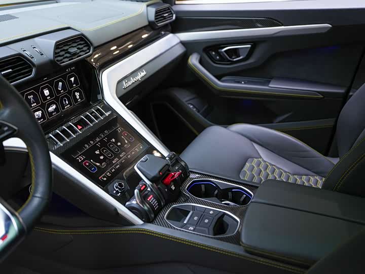 Фото 9 - Lamborghini Urus