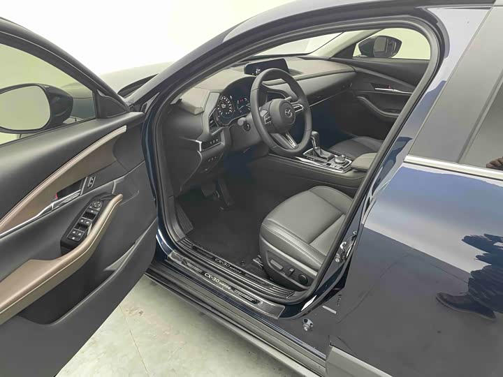 Фото 9 - Mazda CX-30