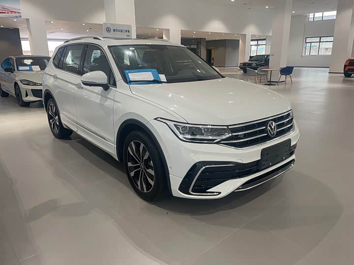 Фото 3 - Volkswagen Tiguan L Pro
