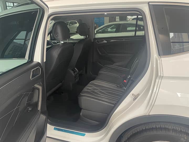 Фото 5 - Volkswagen Tiguan L Pro