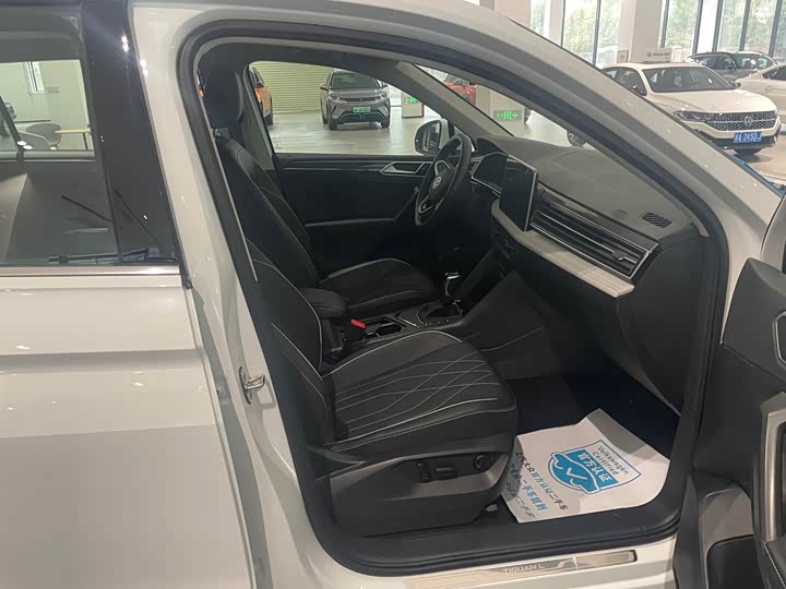 Фото 6 - Volkswagen Tiguan L Pro