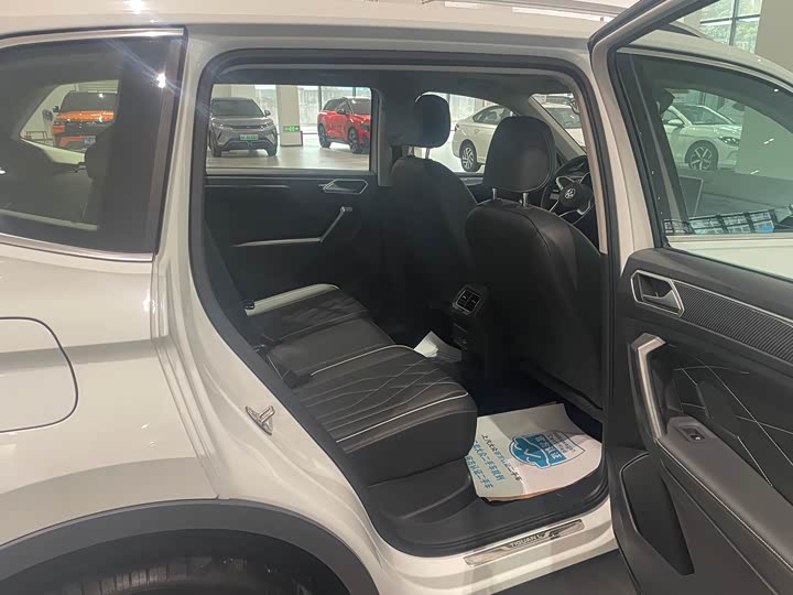 Фото 7 - Volkswagen Tiguan L Pro