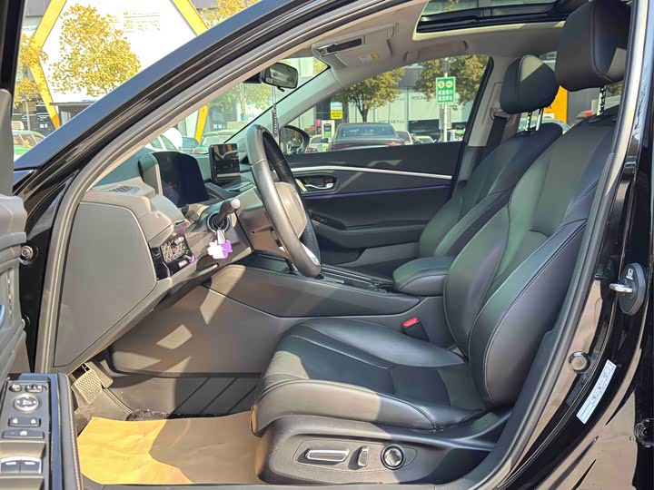 Фото 4 - Honda Accord