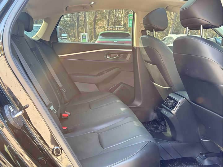 Фото 9 - Honda Accord