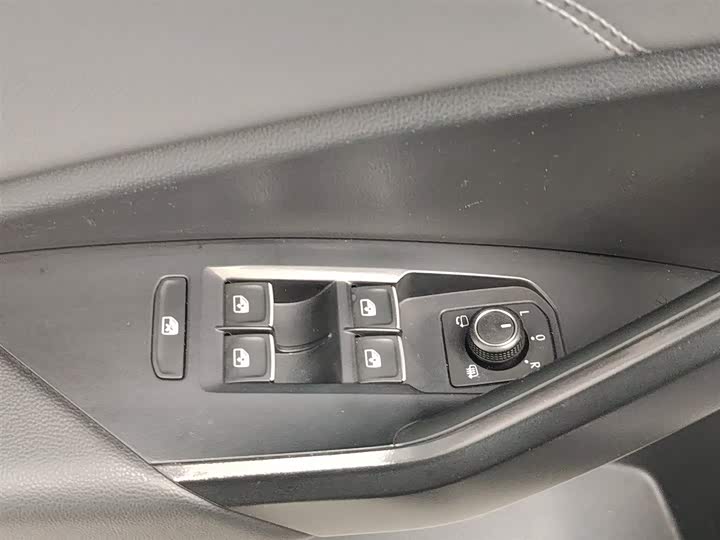 Фото 9 - Volkswagen Sagitar L