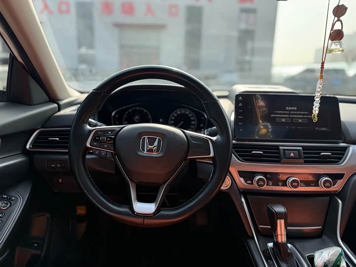 Фото 8 - Honda Accord