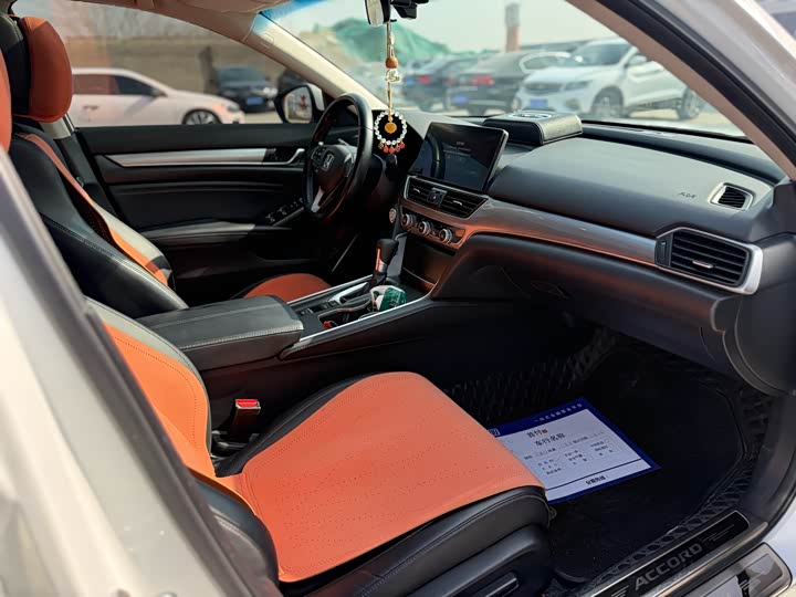 Фото 9 - Honda Accord