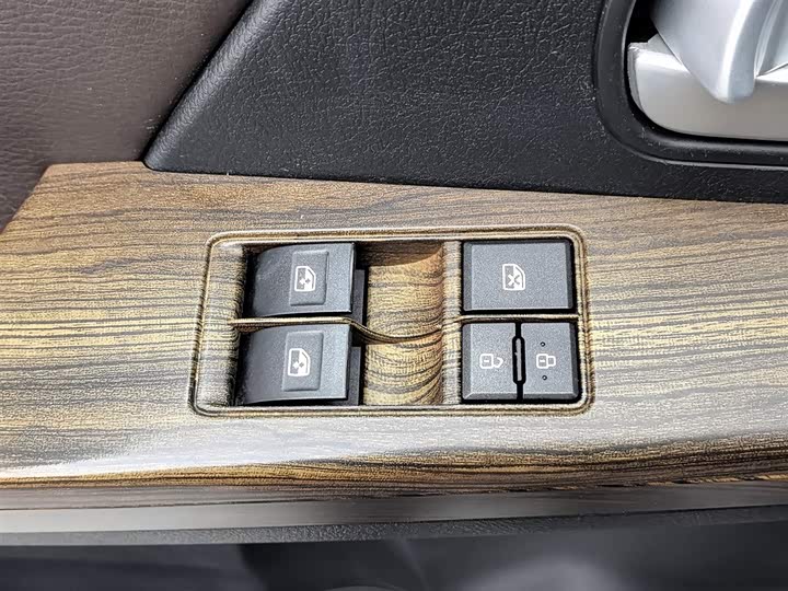 Фото 9 - Dongfeng Forthing Lingzhi Plus