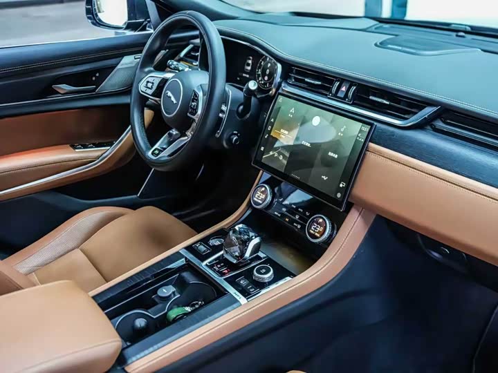 Фото 7 - Jaguar XF L