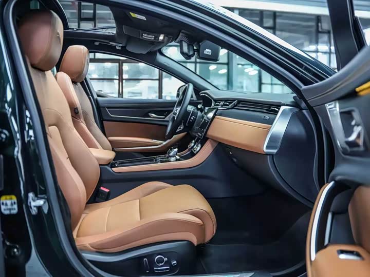 Фото 8 - Jaguar XF L