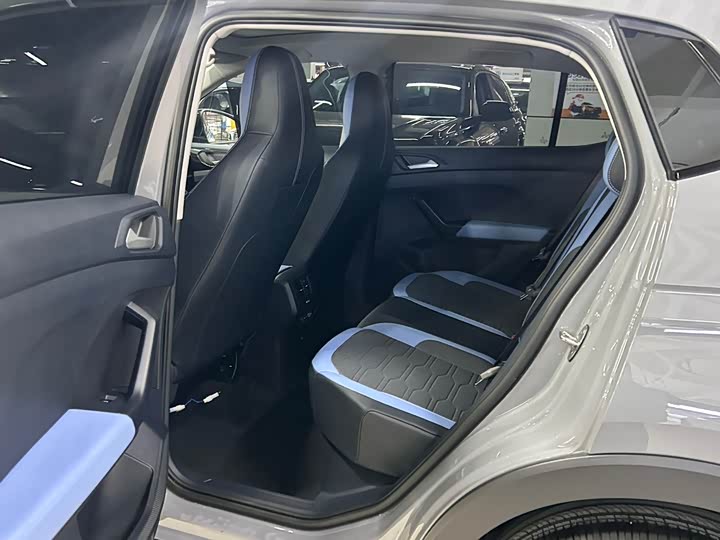 Фото 8 - Volkswagen Tharu