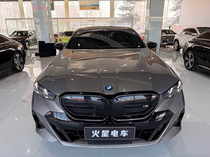 Фото 2 - BMW i5