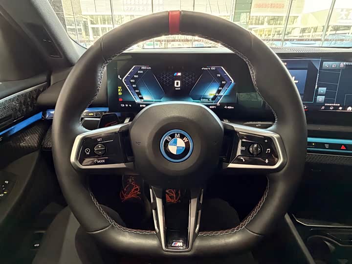 Фото 4 - BMW i5