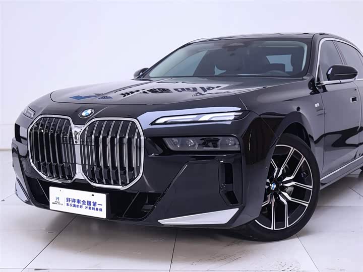 Фото 3 - BMW 7 Series