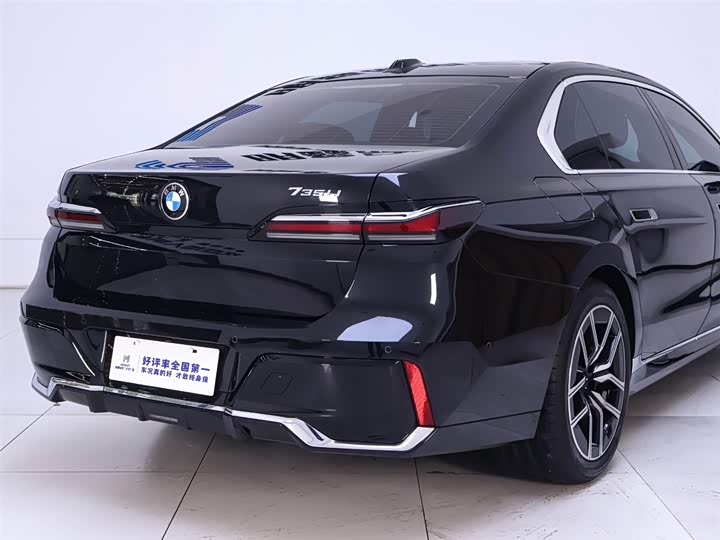 Фото 8 - BMW 7 Series