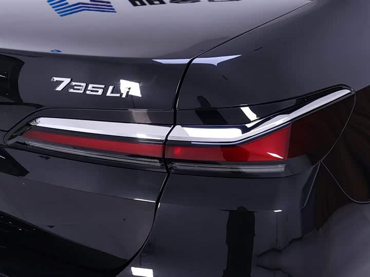 Фото 9 - BMW 7 Series