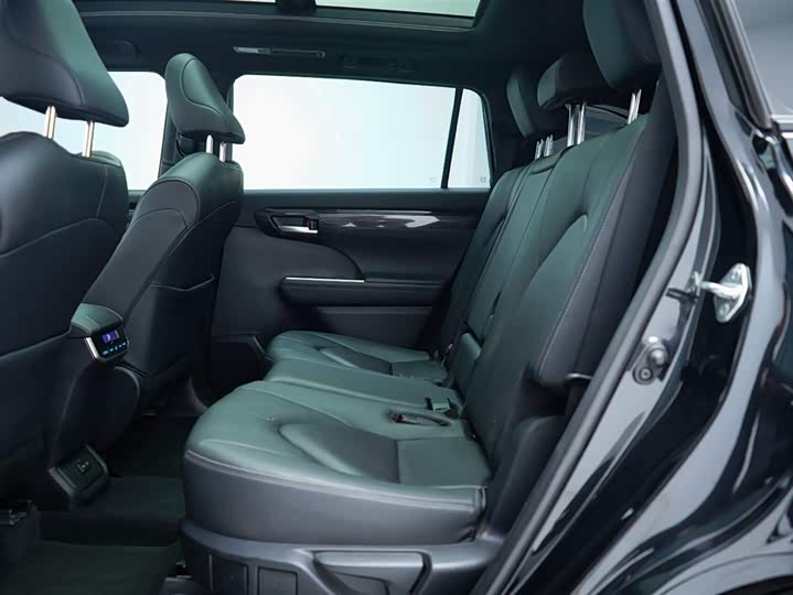 Фото 4 - Toyota Crown Kluger