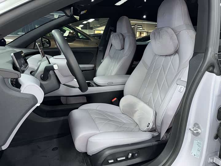 Фото 8 - Nio ET5T