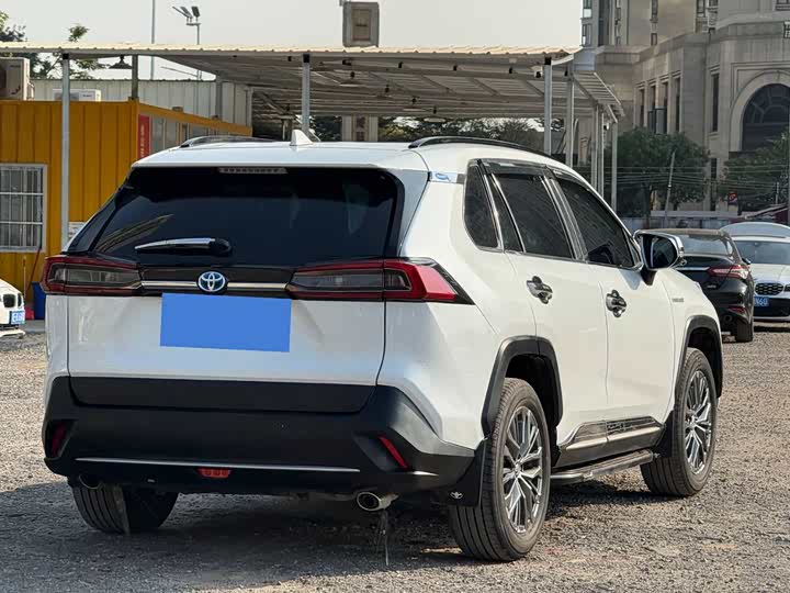 Фото 4 - Toyota Wildlander