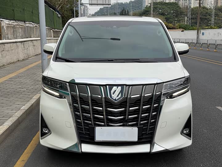 Photo 2 - Toyota Alphard
