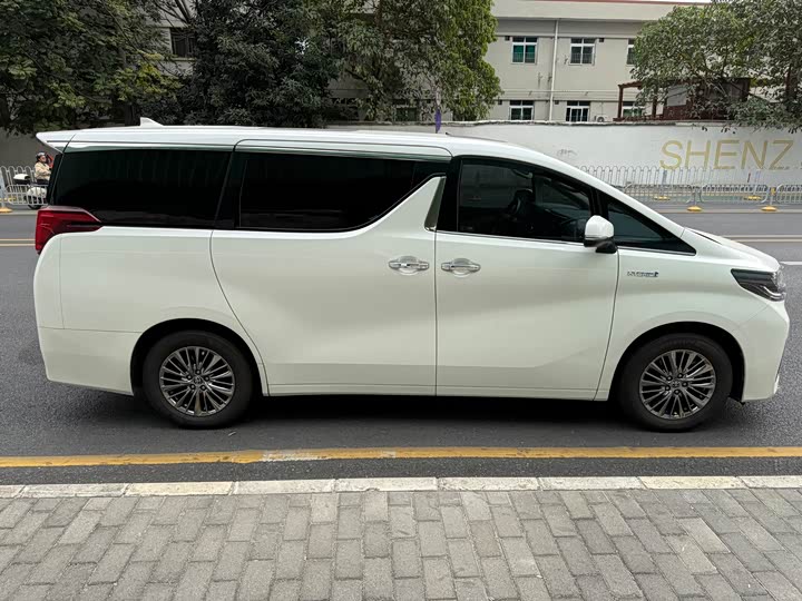 Photo 4 - Toyota Alphard