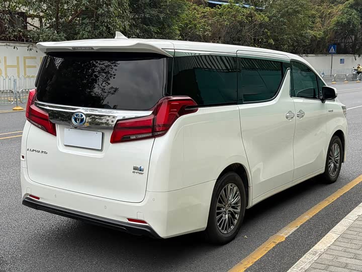 Photo 5 - Toyota Alphard