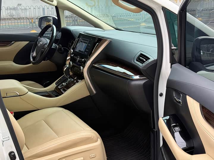 Photo 9 - Toyota Alphard