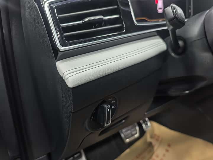 Фото 6 - Volkswagen Tiguan L Pro