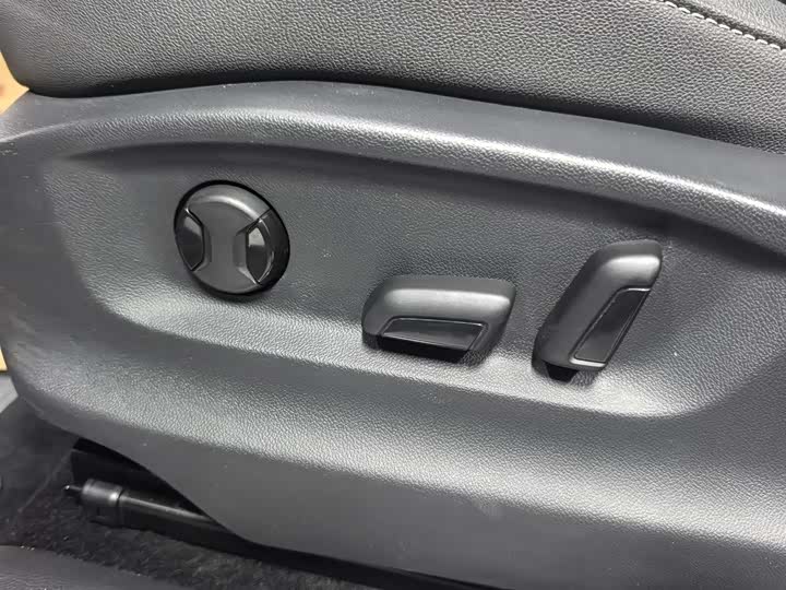 Фото 7 - Volkswagen Tiguan L Pro